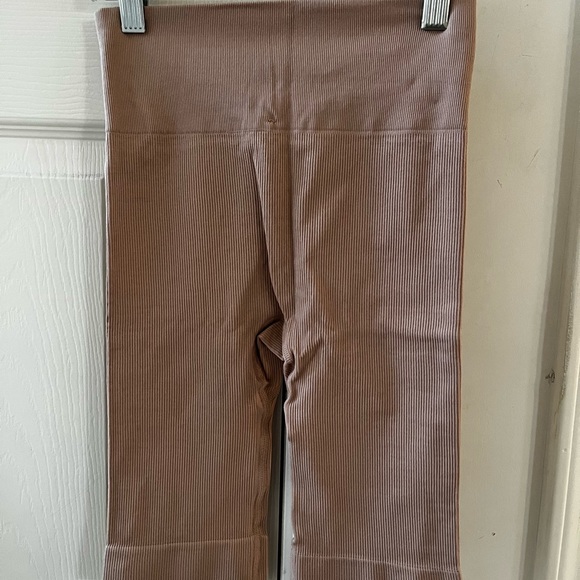 Wolford Shaping Athleisure Biker Shorts - Picture 6 of 10